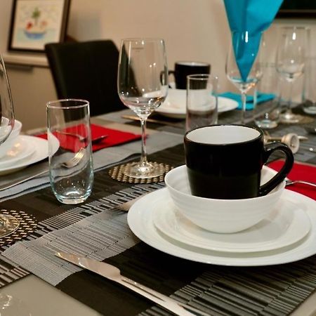 Aqua Dreams - Serviced Luxury Modern Belfast City Centre 2 Bed Apartment المظهر الخارجي الصورة