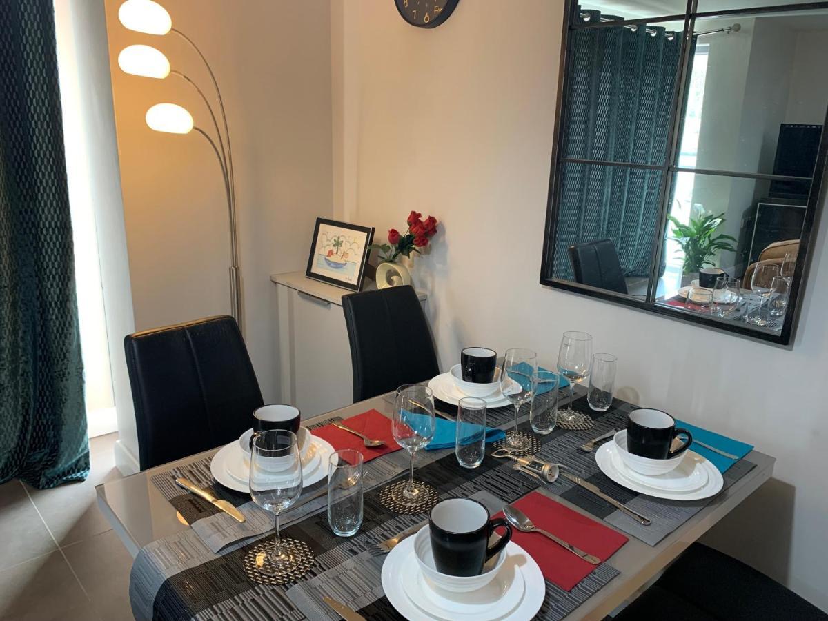 Aqua Dreams - Serviced Luxury Modern Belfast City Centre 2 Bed Apartment المظهر الخارجي الصورة