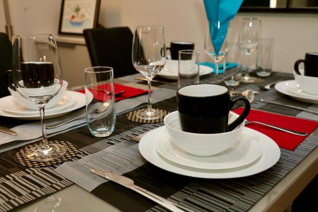 Aqua Dreams - Serviced Luxury Modern Belfast City Centre 2 Bed Apartment المظهر الخارجي الصورة