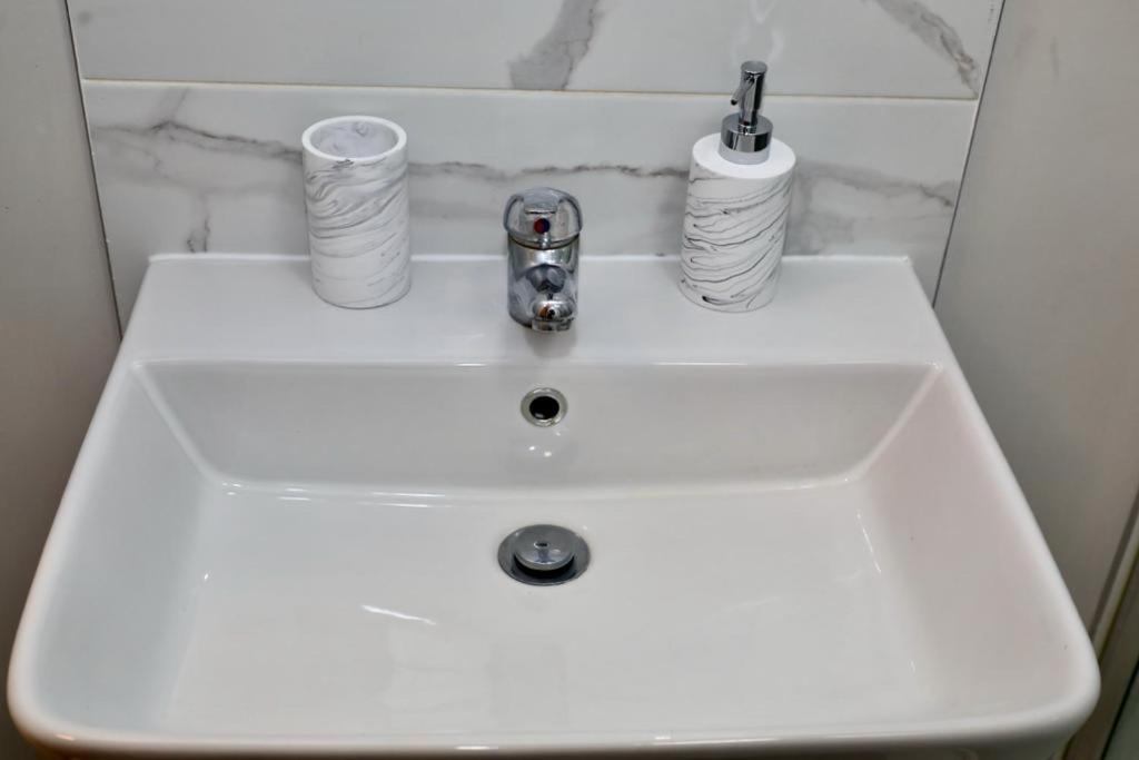 Aqua Dreams - Serviced Luxury Modern Belfast City Centre 2 Bed Apartment المظهر الخارجي الصورة