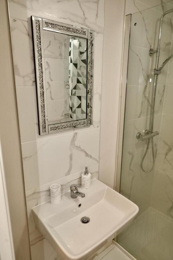 Aqua Dreams - Serviced Luxury Modern Belfast City Centre 2 Bed Apartment المظهر الخارجي الصورة